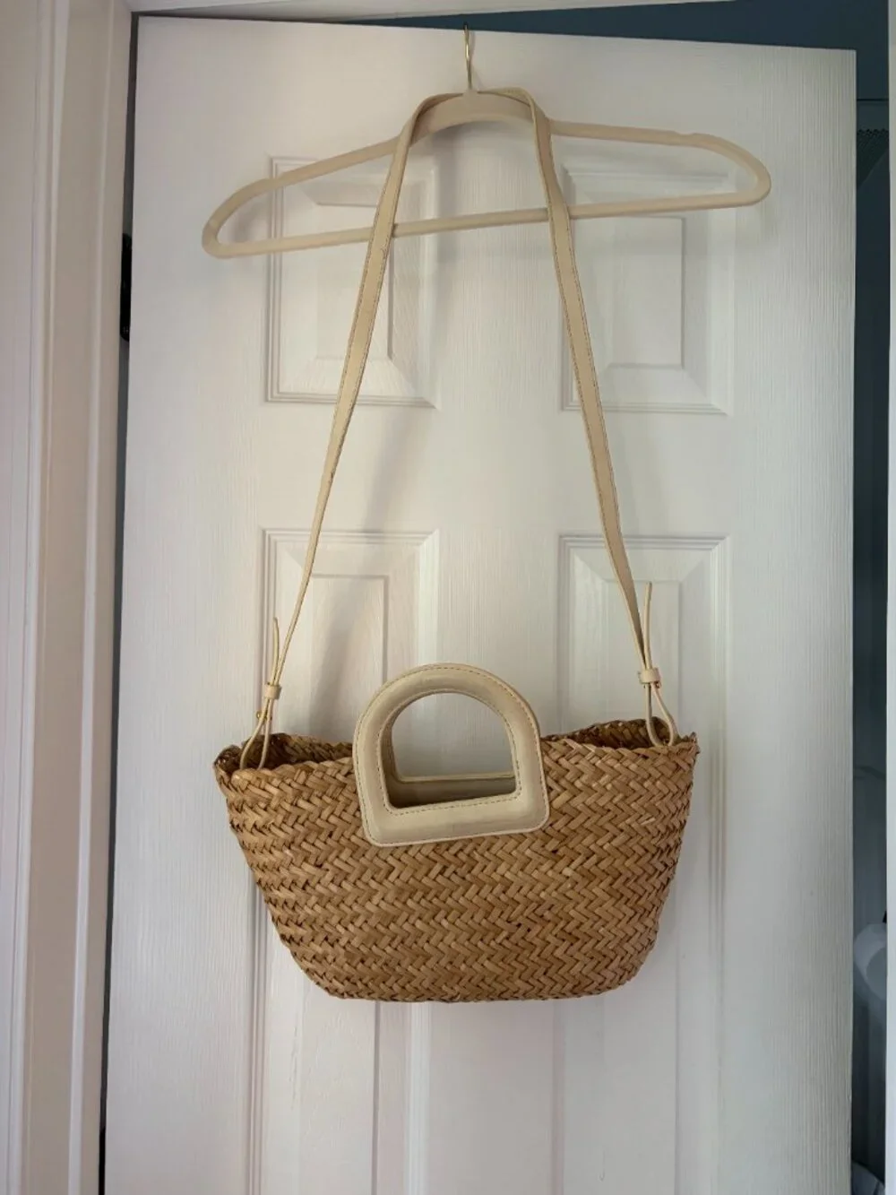Madewell The Mini Bucket Crossbody Bag in Handwoven Straw - Picture 3 of 4